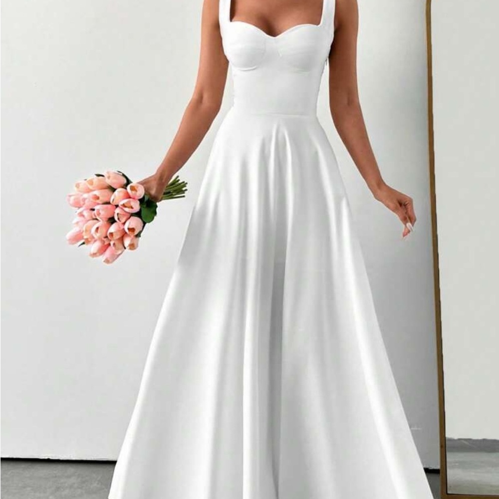 Elegant White Sleeveless Dress